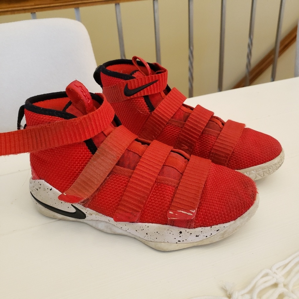 Lebron basketball shoe youth size 1